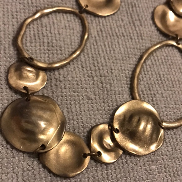 Accessory Necklace in Faux Gold Color - Picture 2 of 4